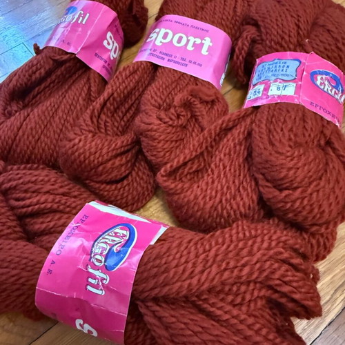 Ergofil carpet embroidery yarn new, wool 100 g, 4 skeins