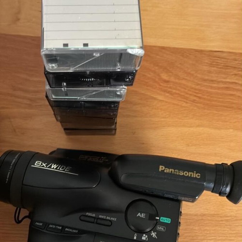 Panasonic NV-S20E VHS-C movie camera with original set and 6 VHS-C tapes
