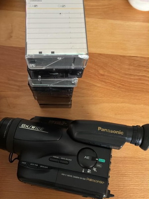Panasonic NV-S20E VHS-C movie camera with original set and 6 VHS-C tapes