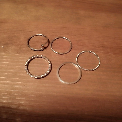 Rings various small used, silver, in excellent condition