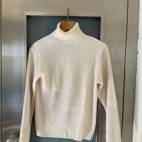 Guess turtleneck sweater in off-white, like new, size XL