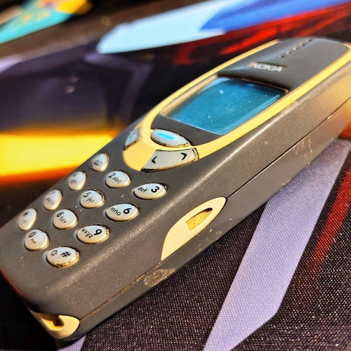 Nokia 3310 and 3330 used mobile phones with unknown condition