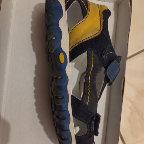 Crocodilino sandals size 33 blue like new for boys