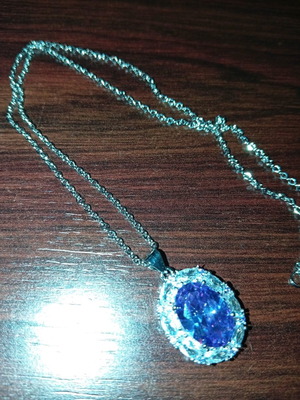 Pendant necklace with large oval purple stone and silver chain new