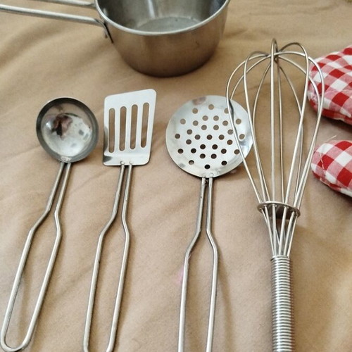 Kitchen set for small housekeepers like new