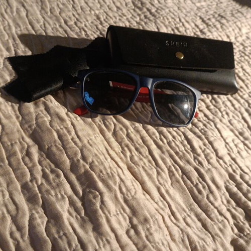 El Gio Polarized Men's Sunglasses like new with case and cloth