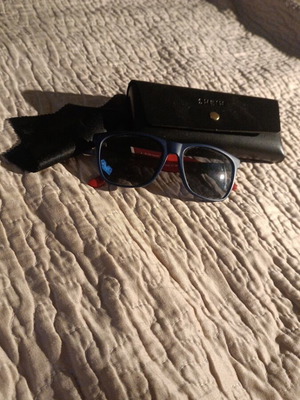 El Gio Polarized Men's Sunglasses like new with case and cloth