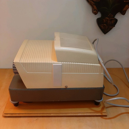 Braun Paximat N12 slide projector like new with case