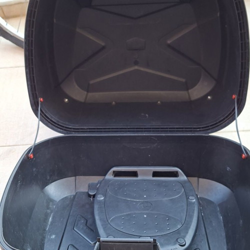 Kappa 43 motorcycle top case used with key and mounting base