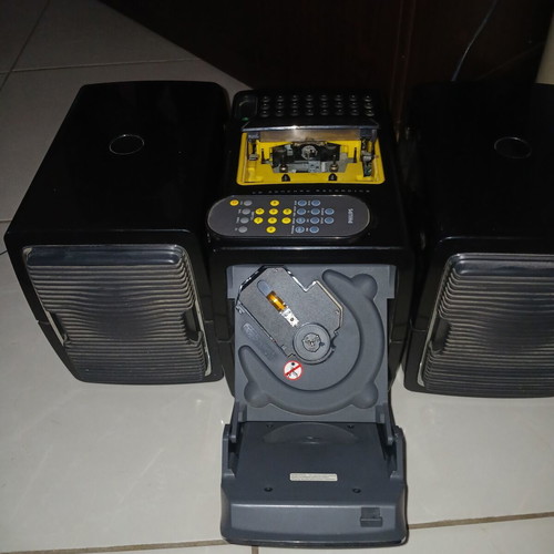 Philips vintage micro hi-fi system with radio, cassette, CD, speakers, remote