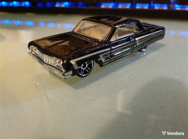  miniatoura HotWheels Impala 1964