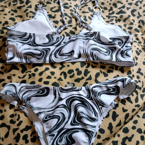Women's swimsuit size medium like new with adjustable strap