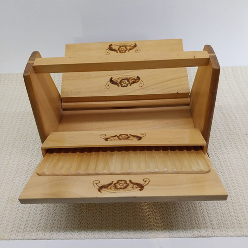 Wooden cigarette box with pyrography, vintage Bulgarian 1970s