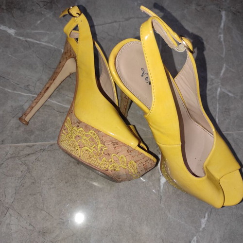 Patent leather sandals used with embroidery, size 36, yellow