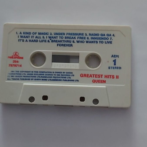Queen Greatest Hits II cassette like new, rock