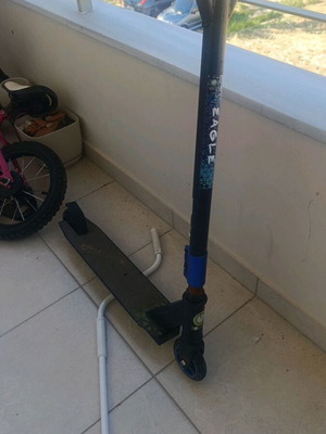 Lorelli Eagle πατίνι stunt σε μαύρο με μπλε λεπτομέρειες