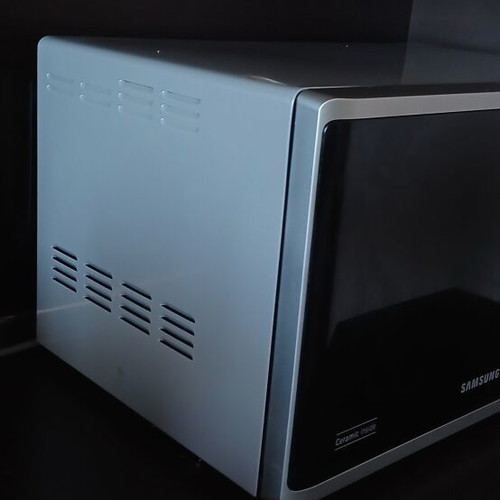 Samsung microwave oven like new, barely used