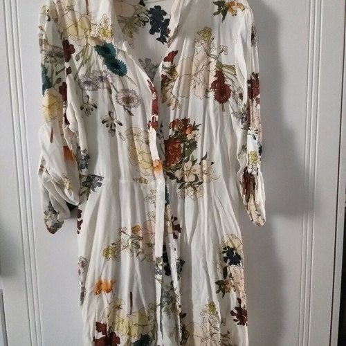 Floral shirt size medium, excellent condition