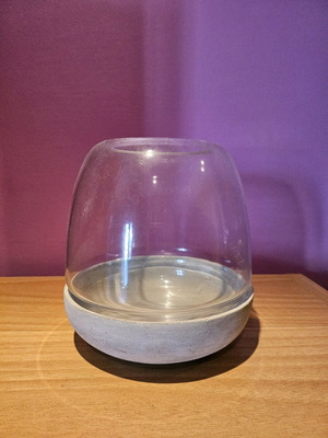Boconcept Vase like new, industrial style with cement and glass