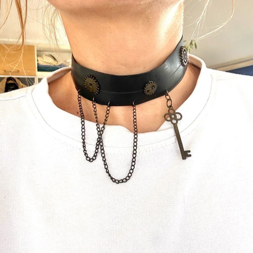Punk spike ring and industrial key choker set like new