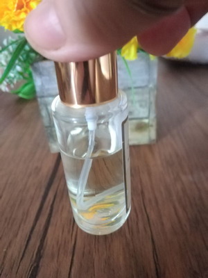 Powder type perfume