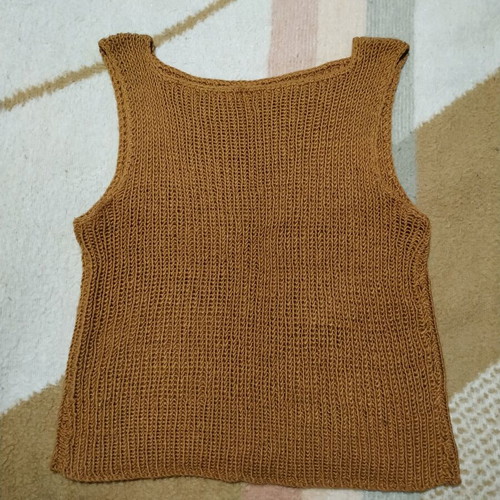Sleeveless knitted top like new, brown, size M
