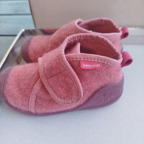 Biomechanics children's slippers No23 like new, winter pink and purple