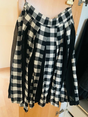 Ale skirt size M like new