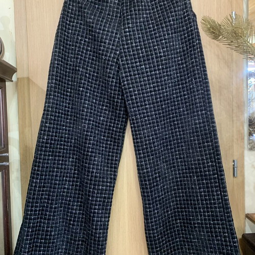 Women's checked pants with elastic waist, like new, black and white