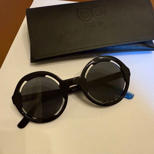 Urban Owl sunglasses like new, black