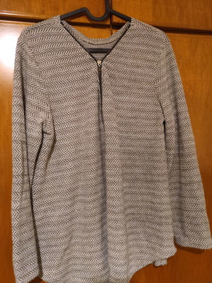 Knitted warm women's blouse like new, long-sleeve with zipper