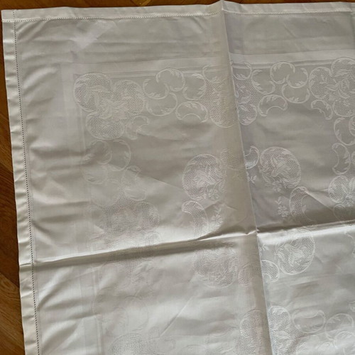 Lux tablecloth with 12 cotton dinner napkins, new