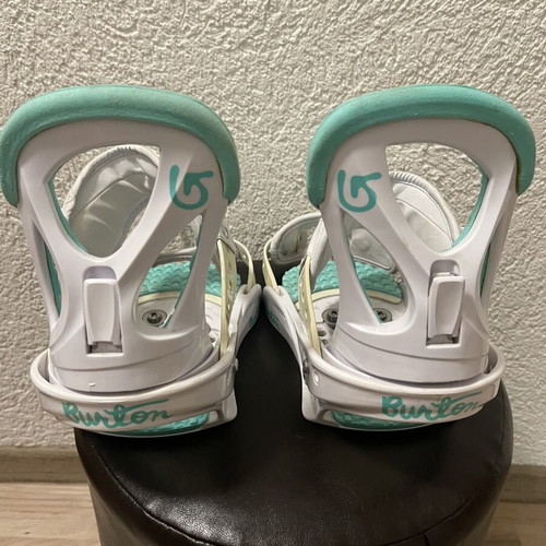 Burton Stiletto snowboard bindings used, size S, flex medium