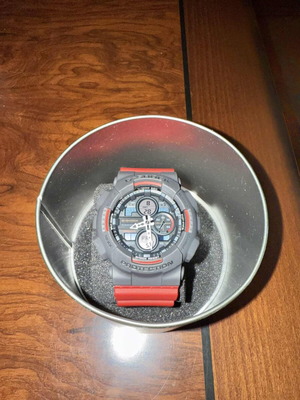 Casio G-Shock Chronograph με κόκκινο λουράκι σιλικόνης σαν καινούργιο