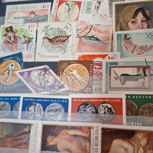 Stamp album like new with over 550 stamps from various countries