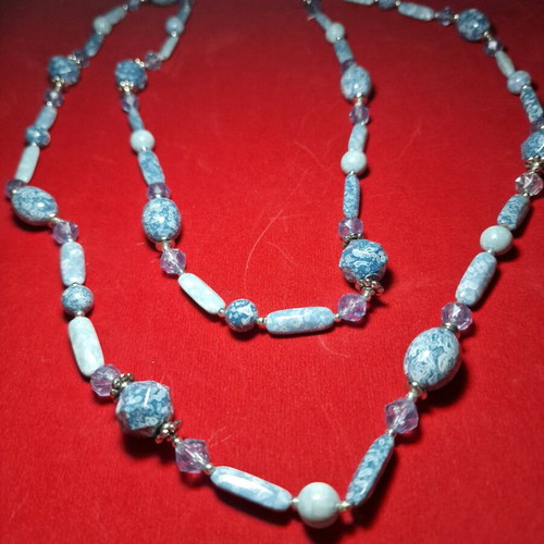 Blue necklace new with impressive stones