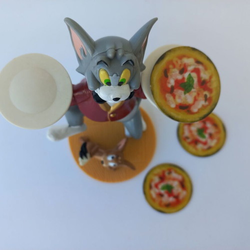 Tom & Jerry vintage balance game like new with pizzas