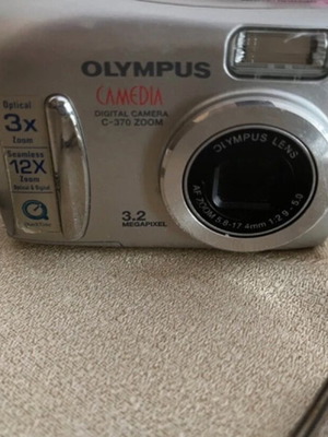 Olympus Camedia C-370 Zoom vintage camera like new with accessories