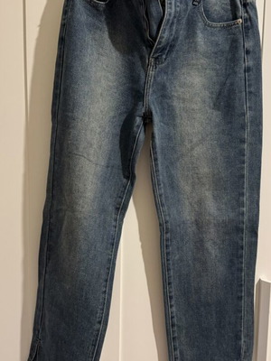 Pretty Little Thing jeans size 32 like new, blue