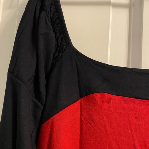 Blouse XL used, red with black and bow detail