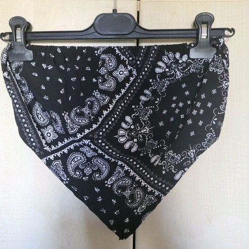 Crop top black and white like new, size S with elastic