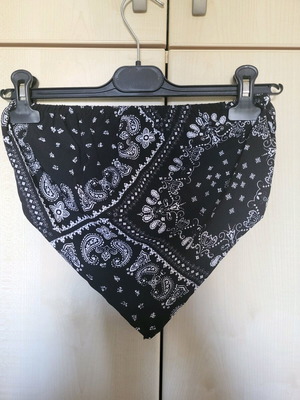 Crop top black and white like new, size S with elastic