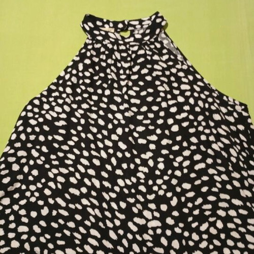 Namaste sleeveless blouse like new, size M, black and white
