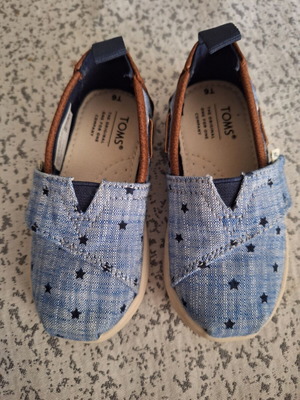 Tom's Tiny Baby Shoes like new, size 6-22