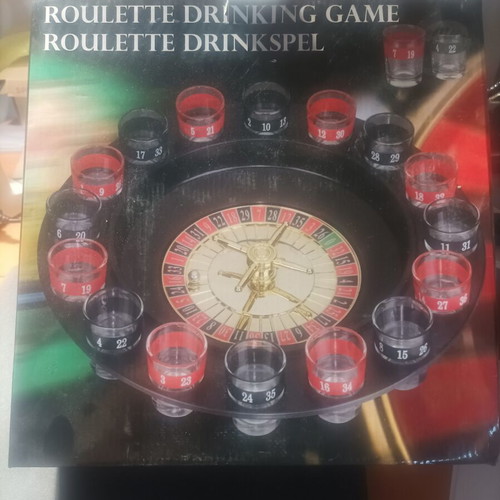 Roulette set with 16 numbered shot glasses