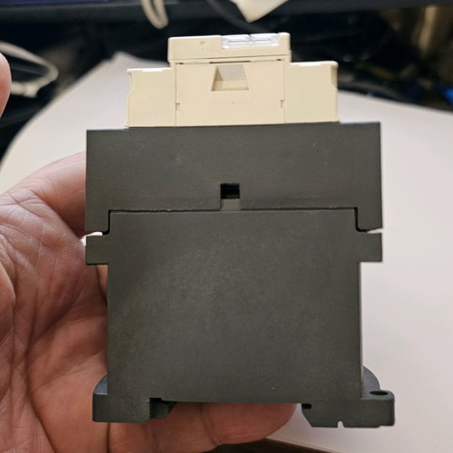 Schneider Electric TeSys industrial power relay 3 contacts 24V LC1D18BD new