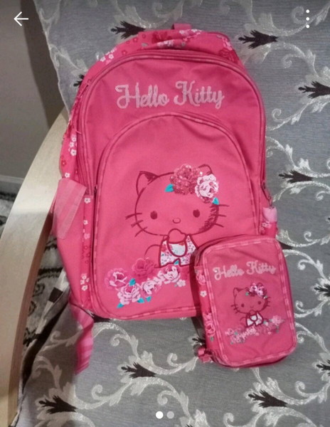 τσάντα hello kitty μαζί με την κασετίνα της