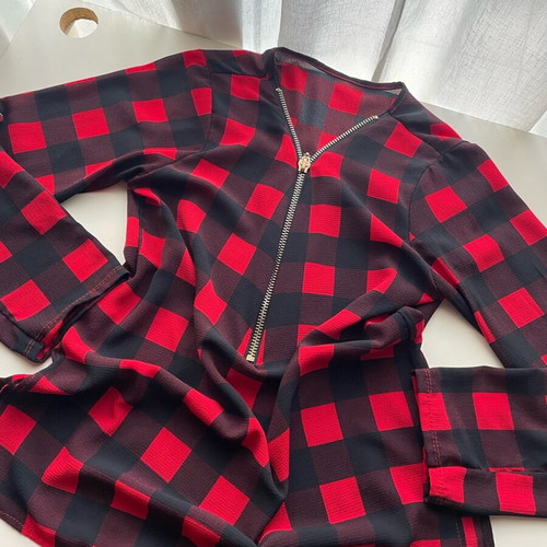 Checked women's blouse size M like new, black and red
