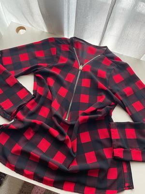 Checked women's blouse size M like new, black and red