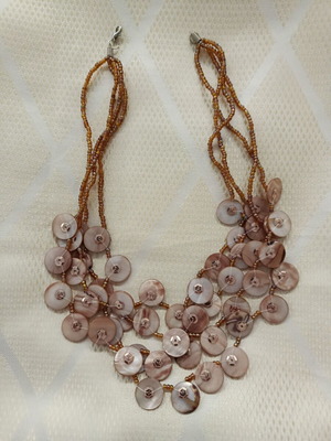 Women's necklace like new with multiple strands in beige and light brown